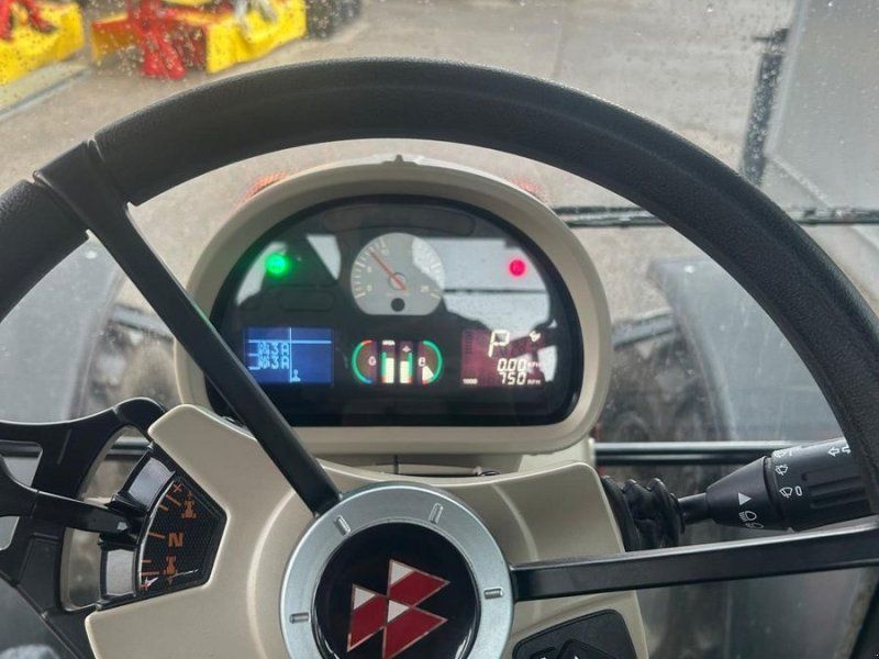 Massey Ferguson 5611 Dyna-4 Essential