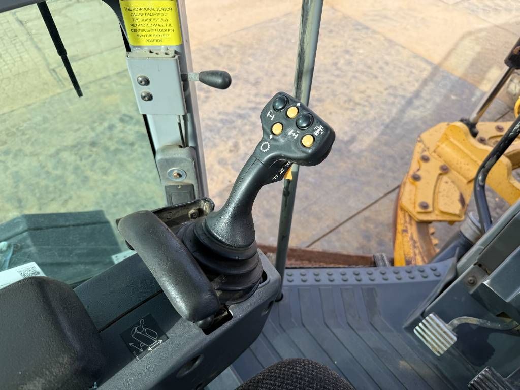 CAT 14M VHP Plus - Joystick Controls / 3 Tine Ripper