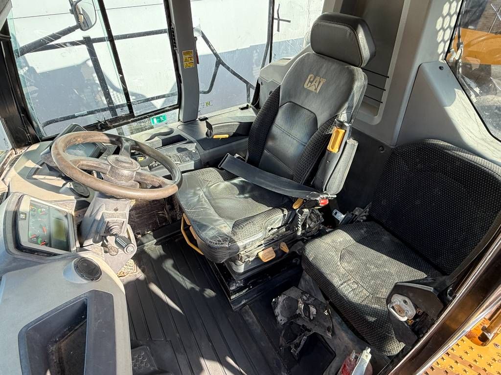 CAT 745 04A - Automatic Greasing / Camera