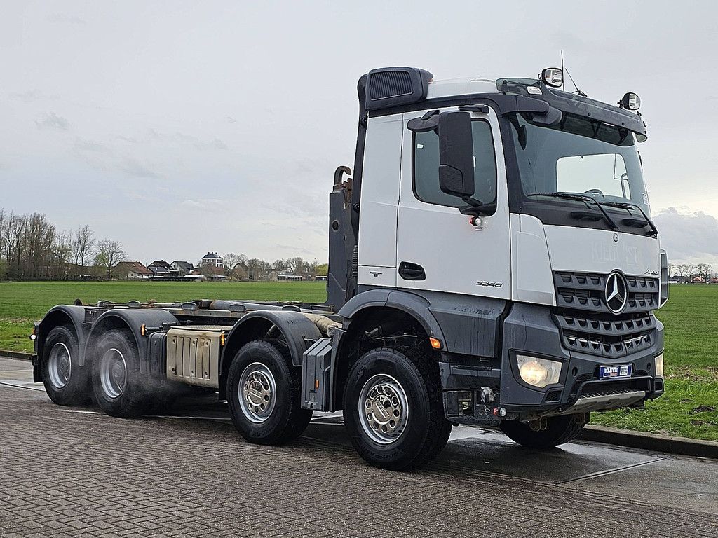 MERCEDES-BENZ AROCS 3248 8x4
