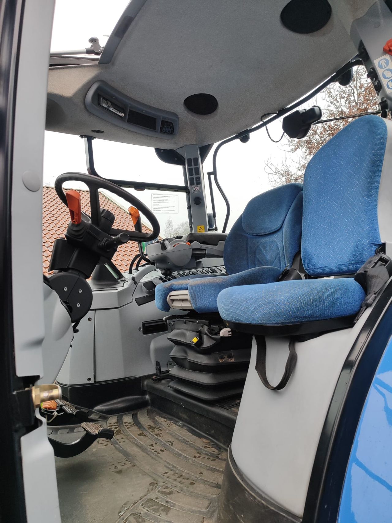 New Holland T 6030 Range Command