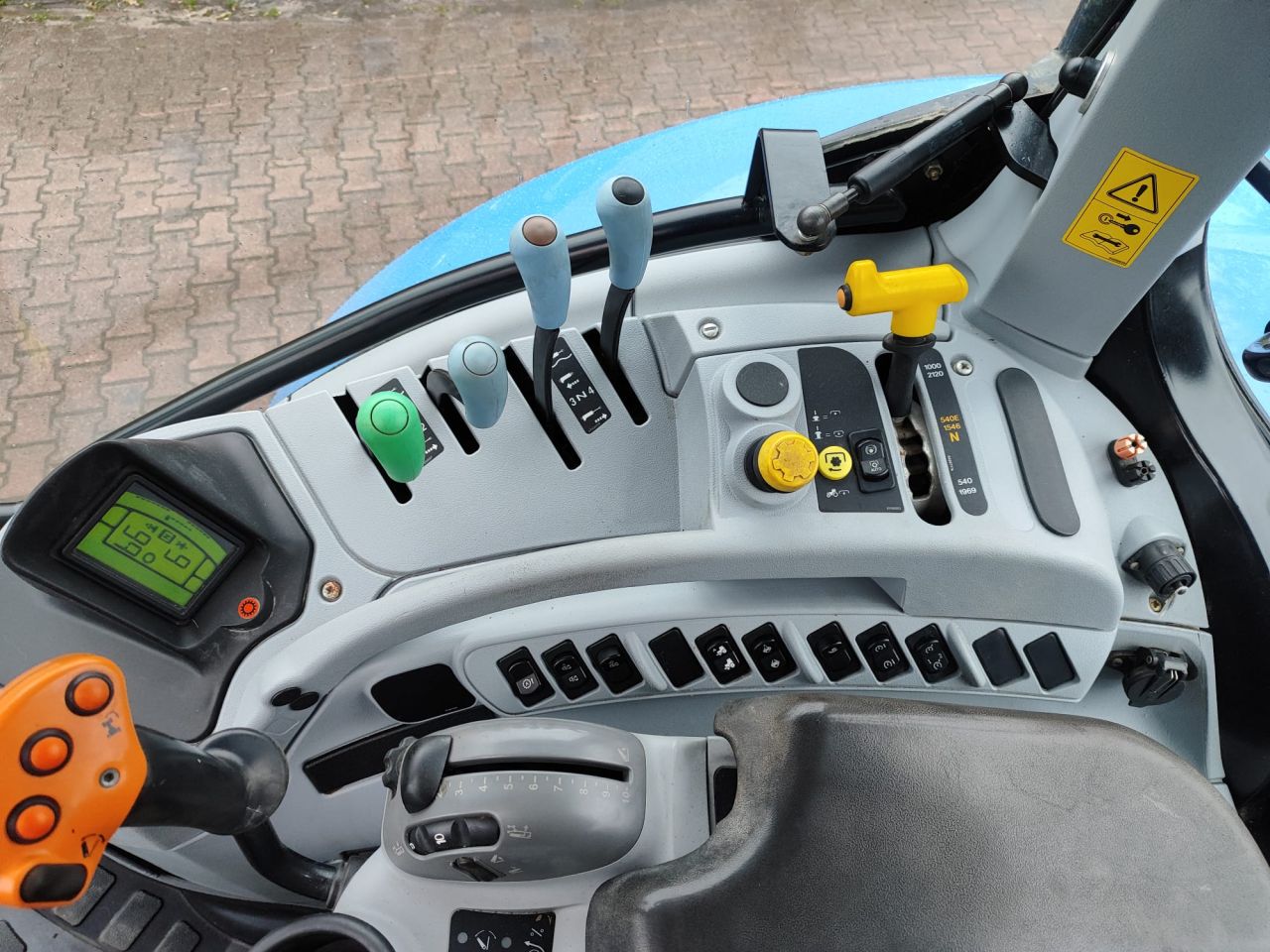 New Holland T 6030 Range Command
