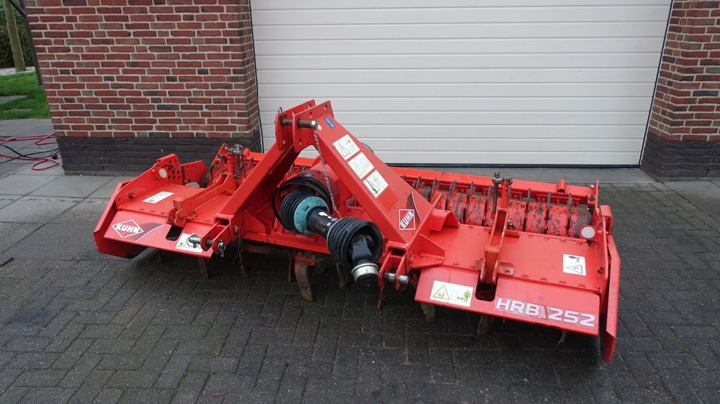Kuhn HRB252 rotorkopeg met pakkerrol