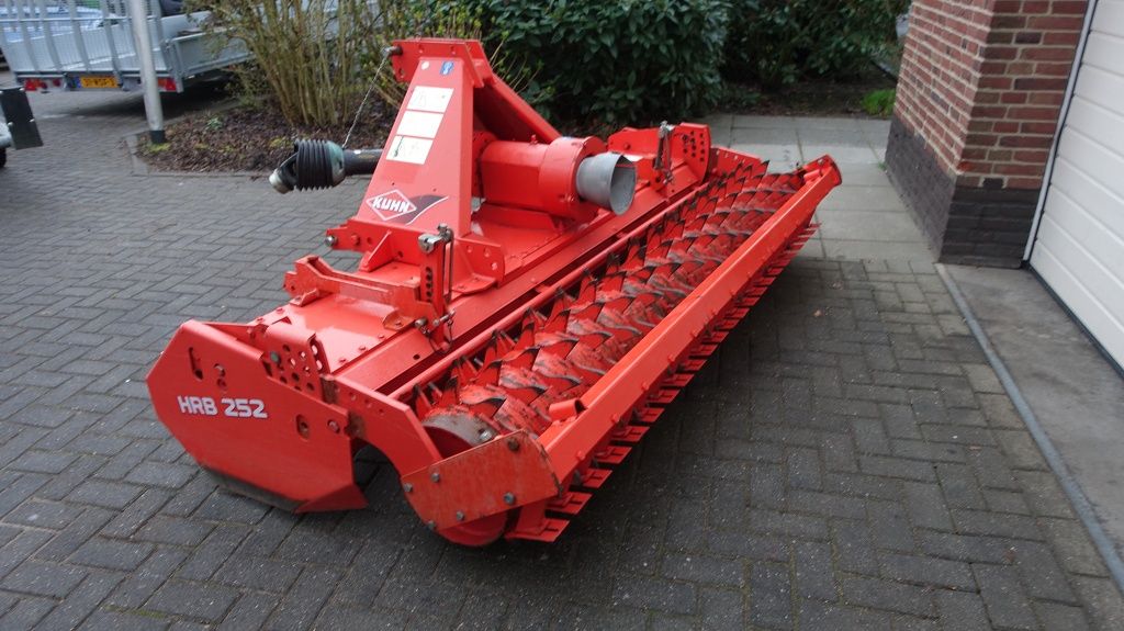 Kuhn HRB252 rotorkopeg met pakkerrol