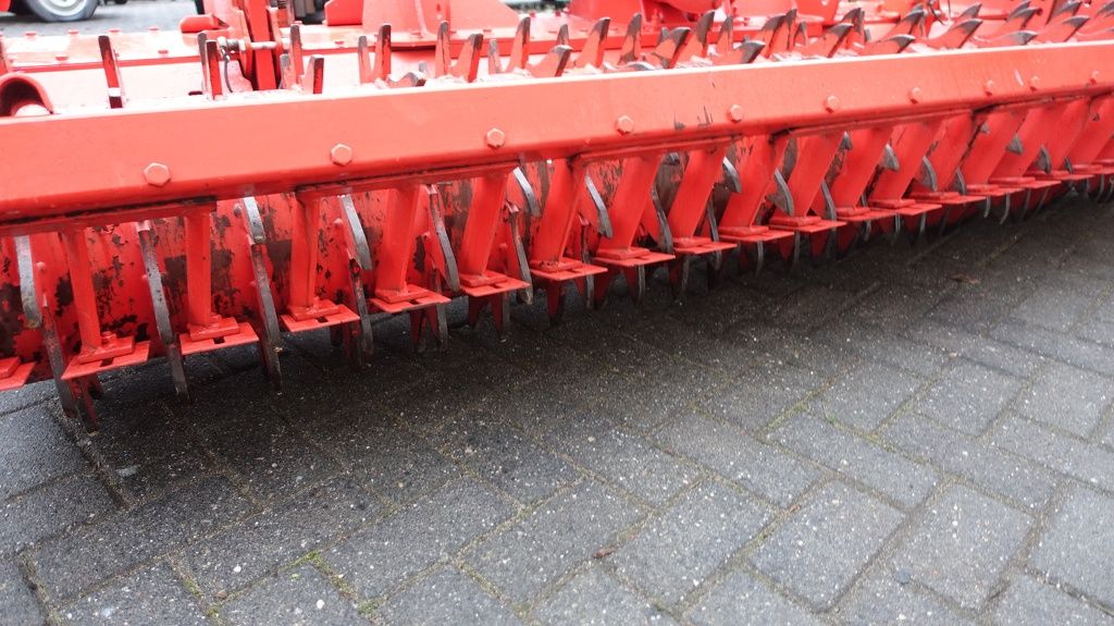Kuhn HRB252 rotorkopeg met pakkerrol