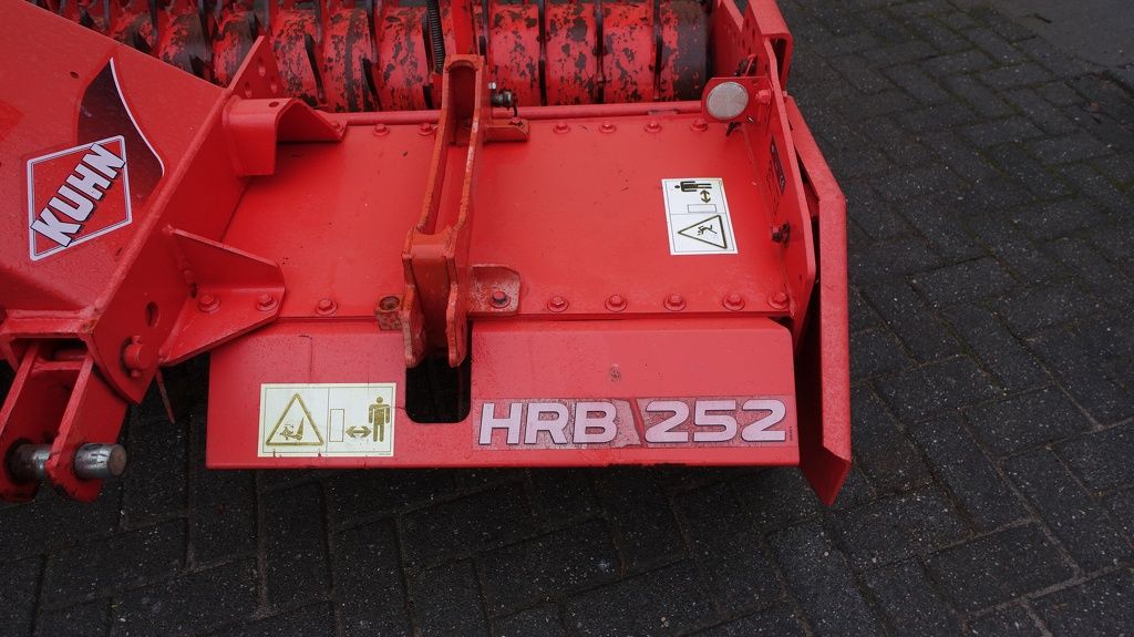 Kuhn HRB252 rotorkopeg met pakkerrol