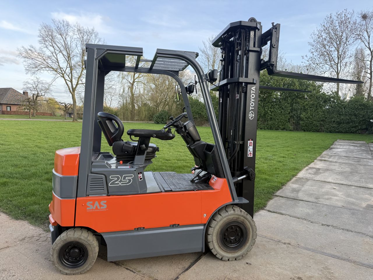 Toyota 2500KG triplo 6M freelift Sideshift non marking banden