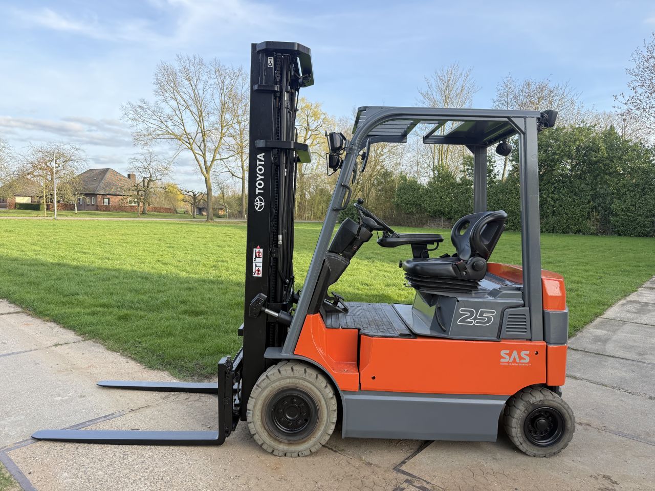 Toyota 2500KG triplo 6M freelift Sideshift non marking banden