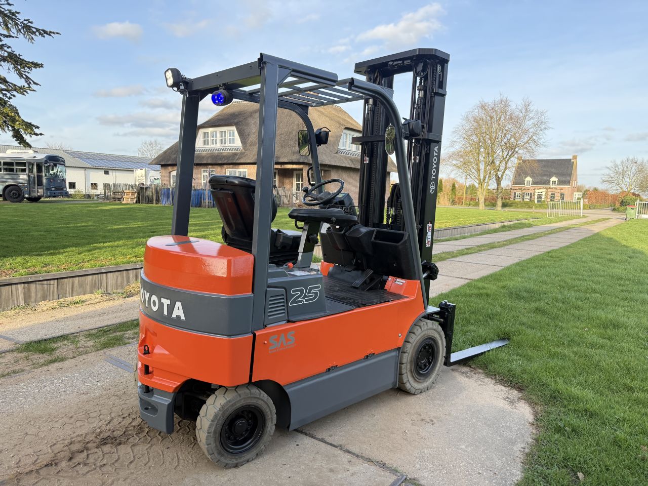 Toyota 2500KG triplo 6M freelift Sideshift non marking banden