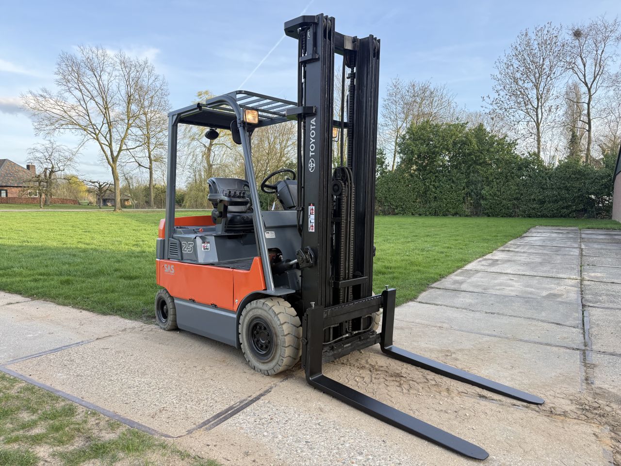 Toyota 2500KG triplo 6M freelift Sideshift non marking banden