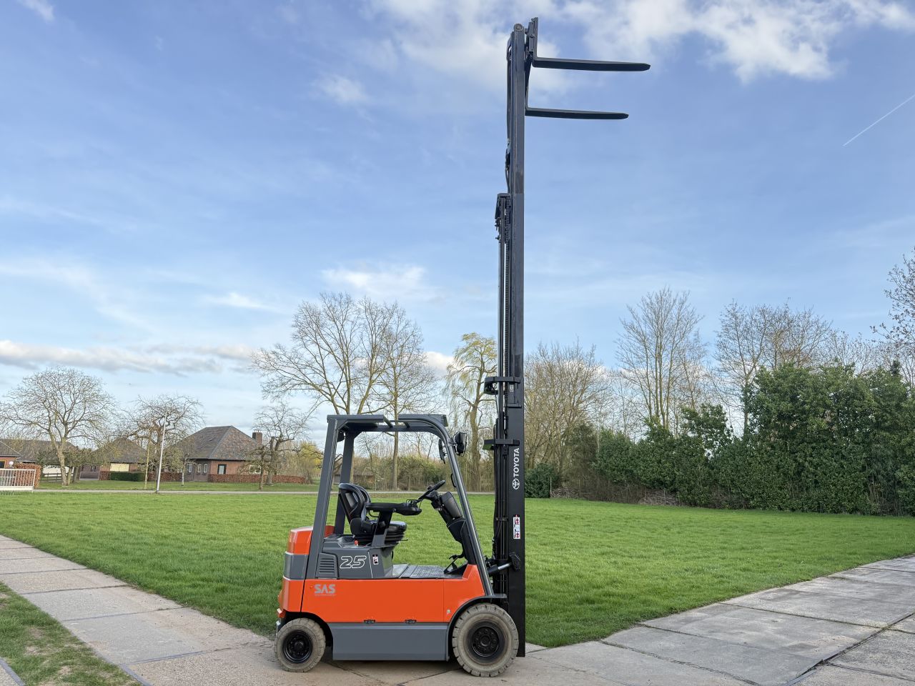 Toyota 2500KG triplo 6M freelift Sideshift non marking banden