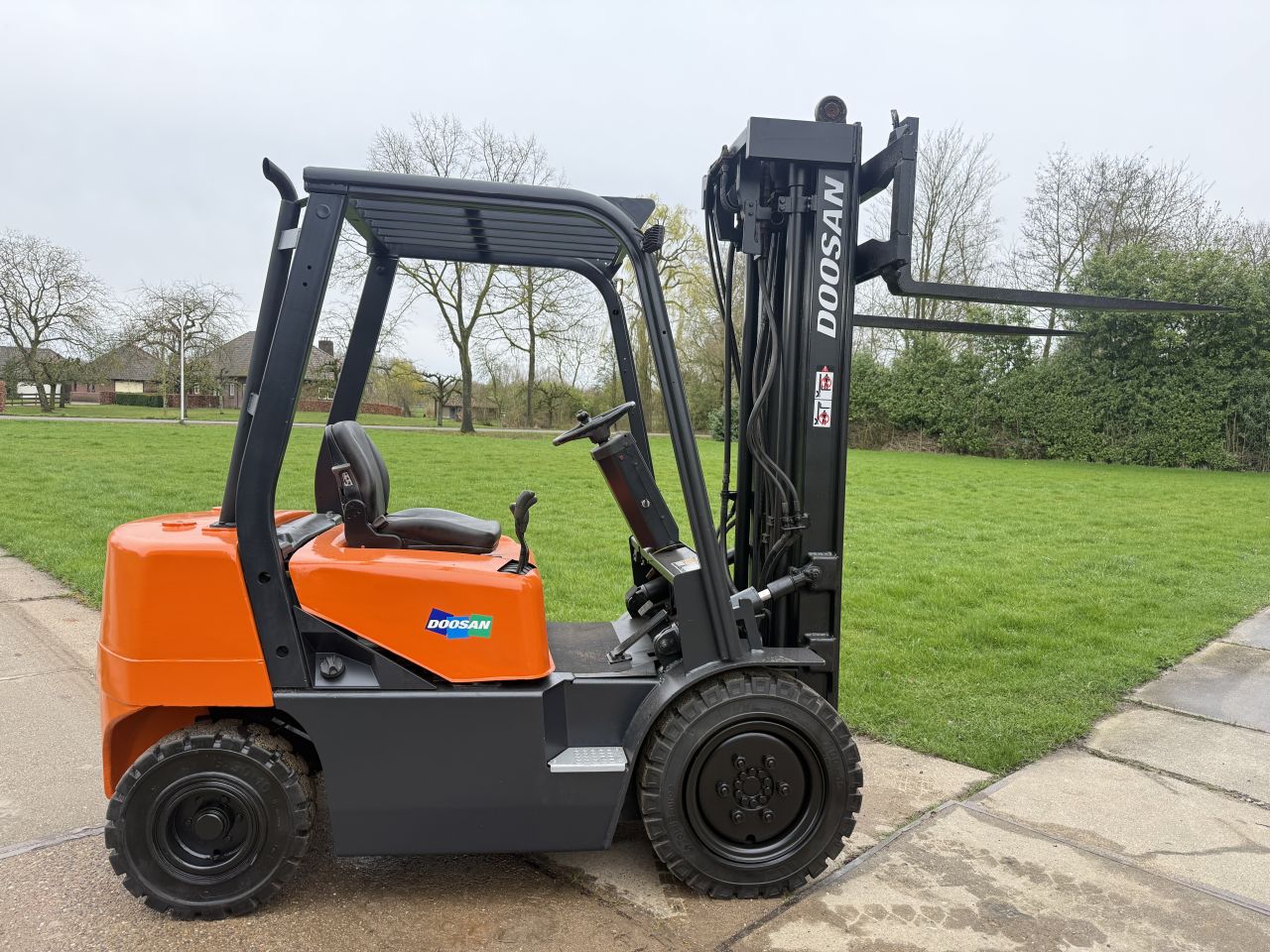 Doosan 2.5 tonner diesel heftruck triplo mast + 4 ventielen