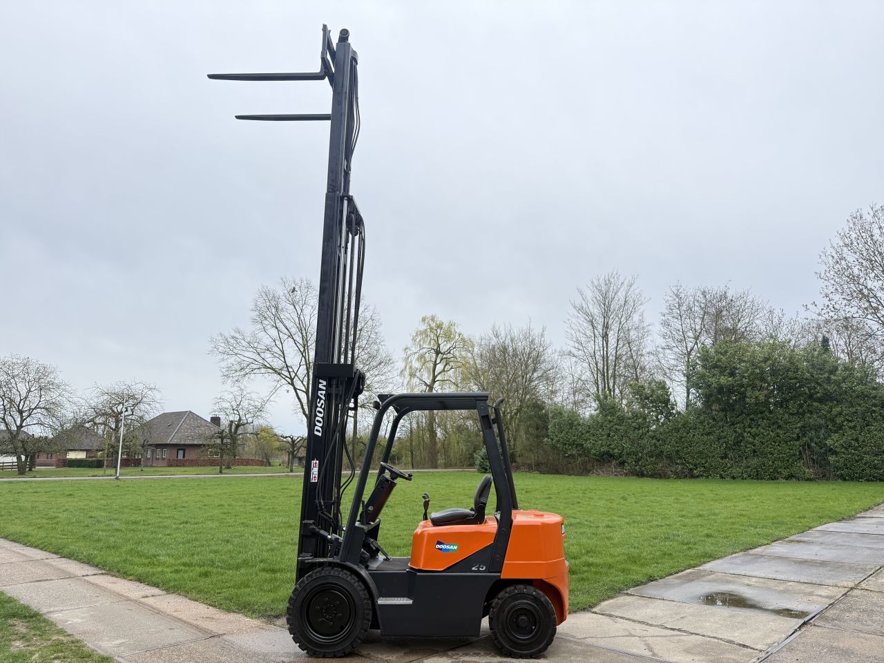 Doosan 2.5 tonner diesel heftruck triplo mast + 4 ventielen