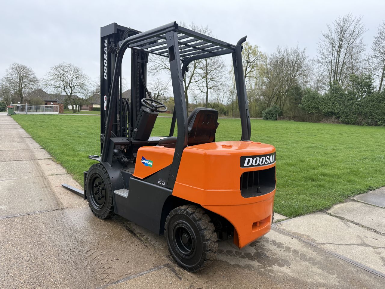 Doosan 2.5 tonner diesel heftruck triplo mast + 4 ventielen