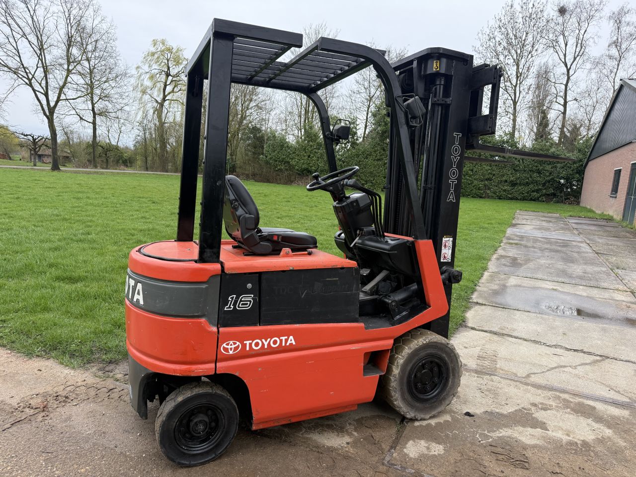 Toyota 1600KG elektrisch triplex 4.7M freelift Sideshift 80V