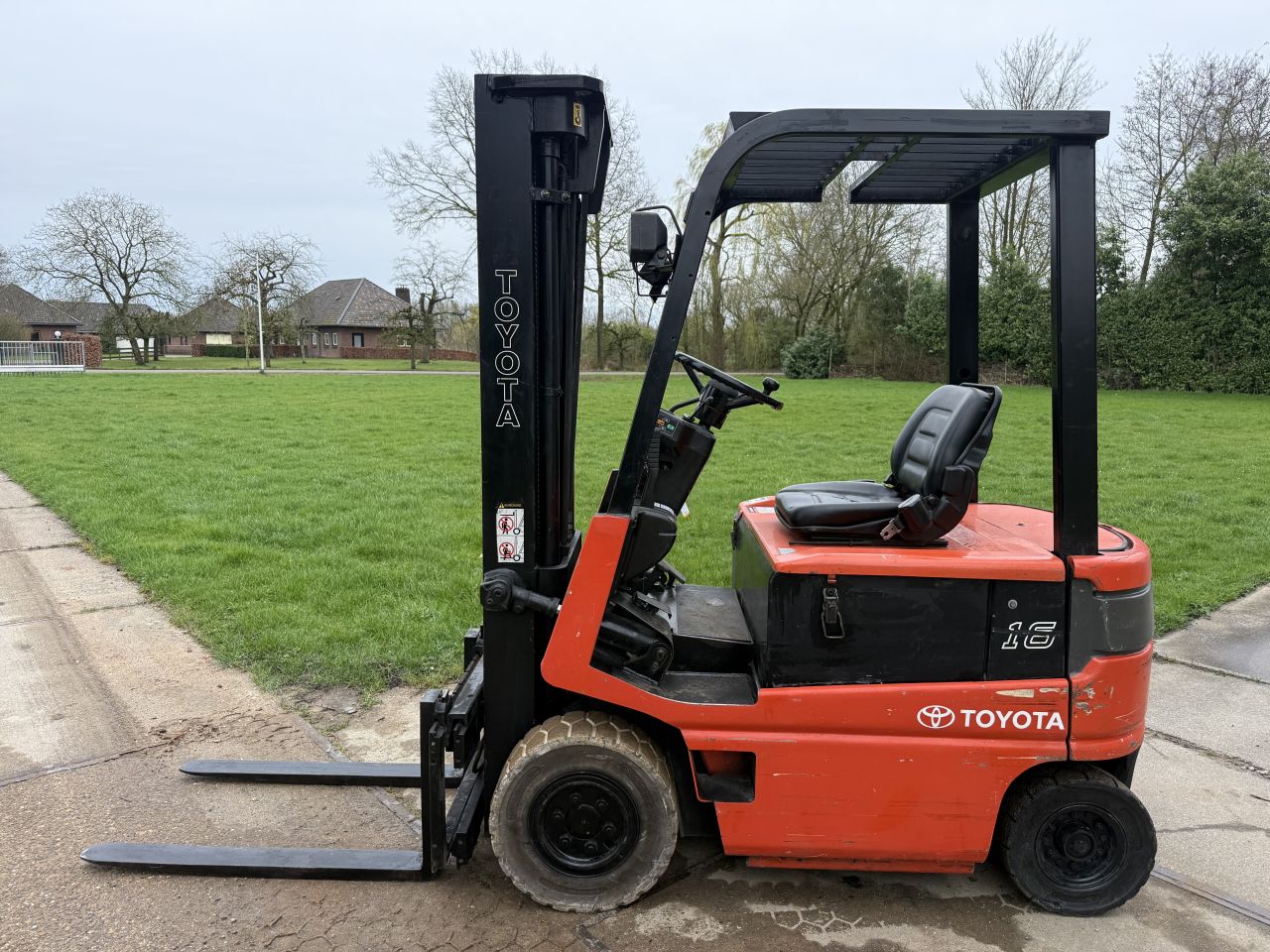 Toyota 1600KG elektrisch triplex 4.7M freelift Sideshift 80V