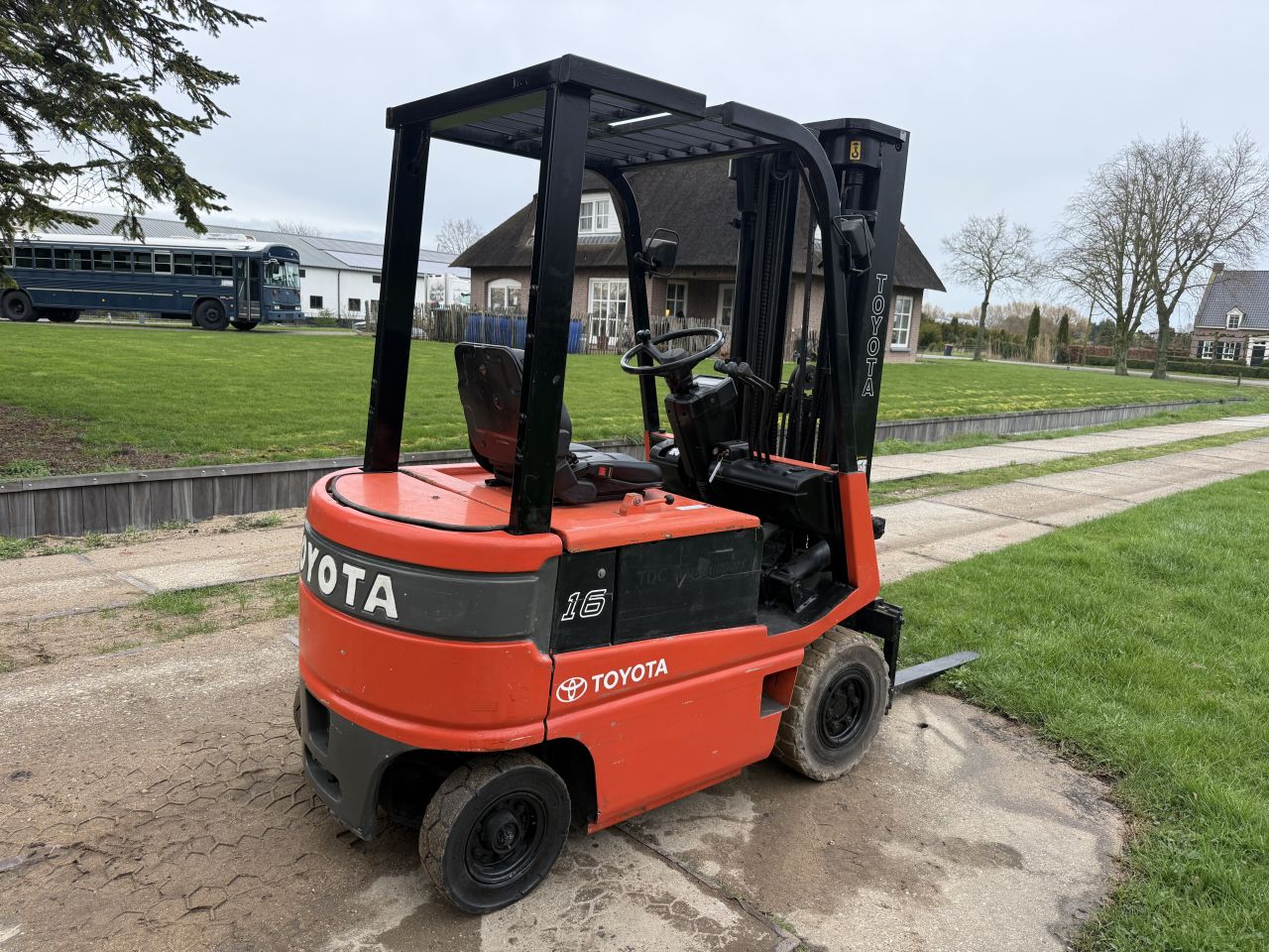 Toyota 1600KG elektrisch triplex 4.7M freelift Sideshift 80V