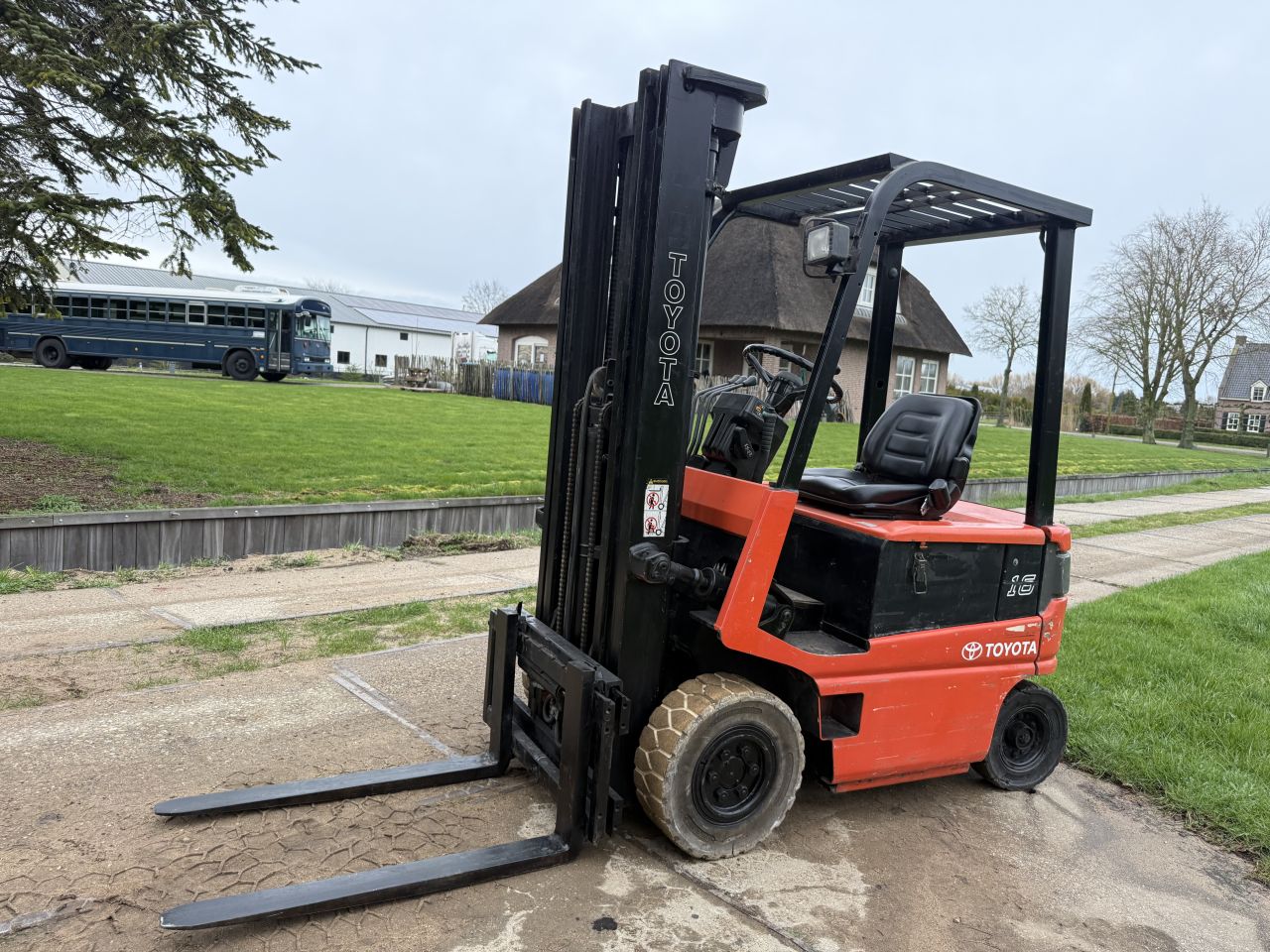 Toyota 1600KG elektrisch triplex 4.7M freelift Sideshift 80V