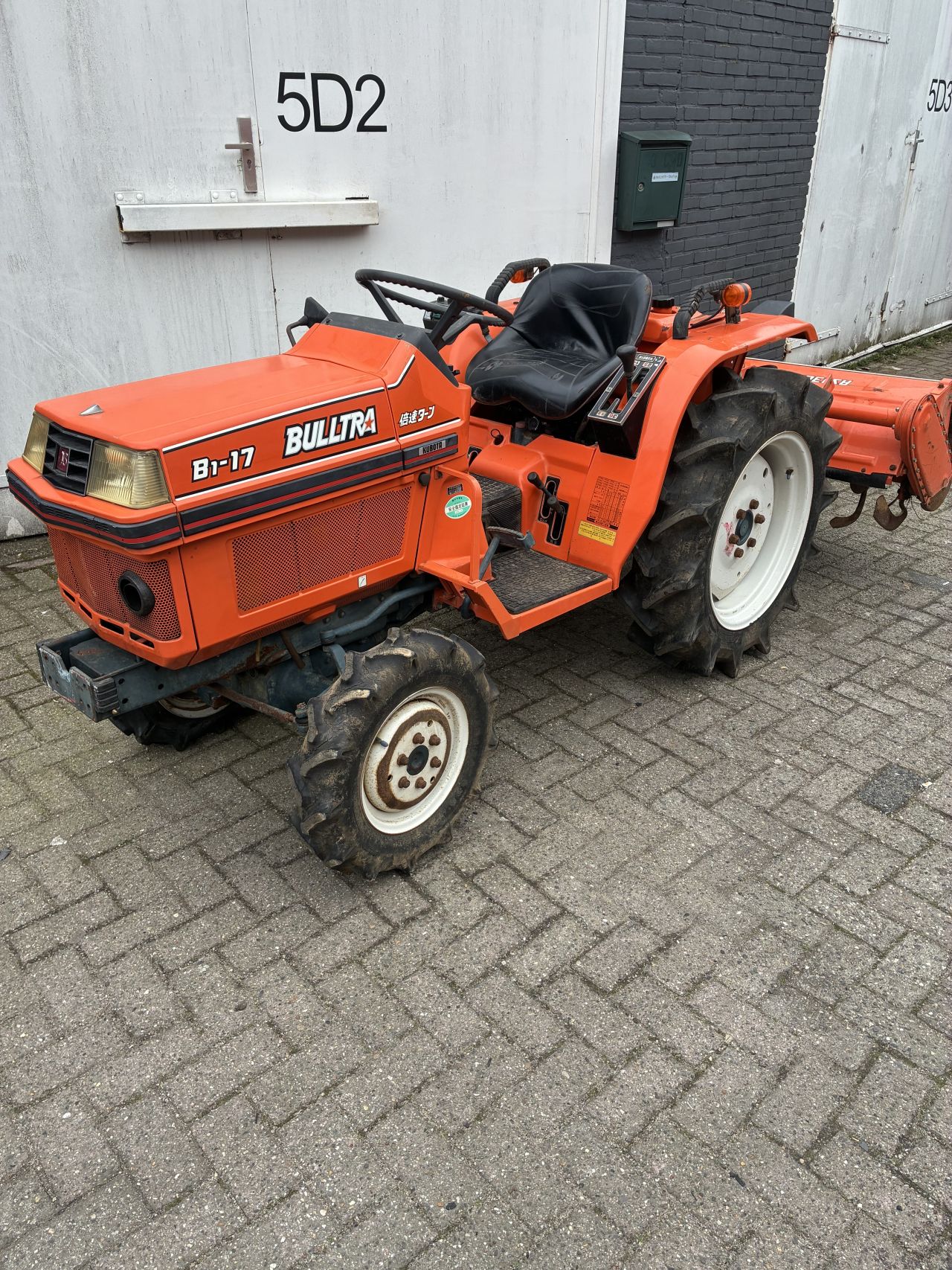 Kubota Bulltra b1-17 mini tractor met frees