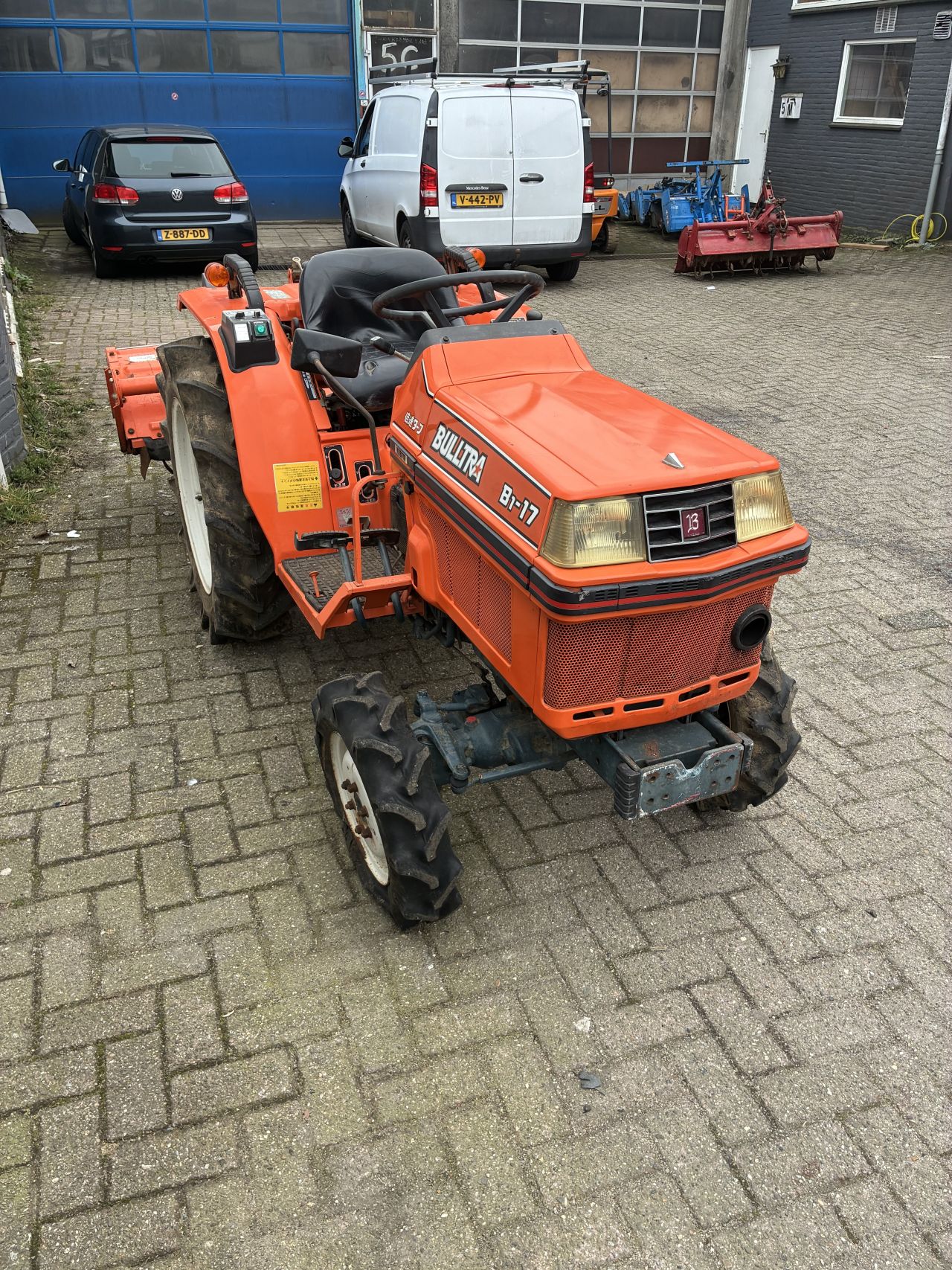 Kubota Bulltra b1-17 mini tractor met frees