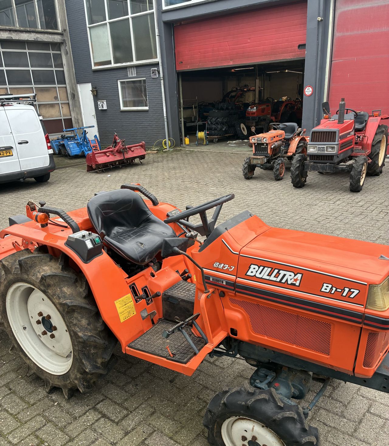 Kubota Bulltra b1-17 mini tractor met frees