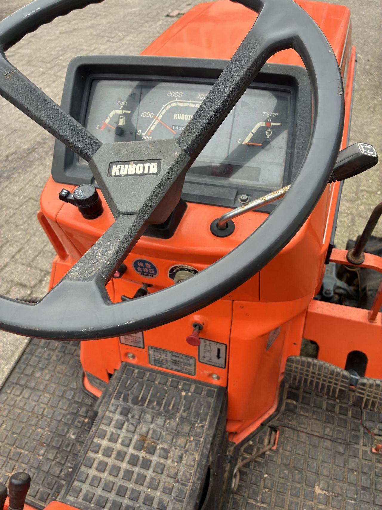 Kubota Bulltra b1-17 mini tractor met frees