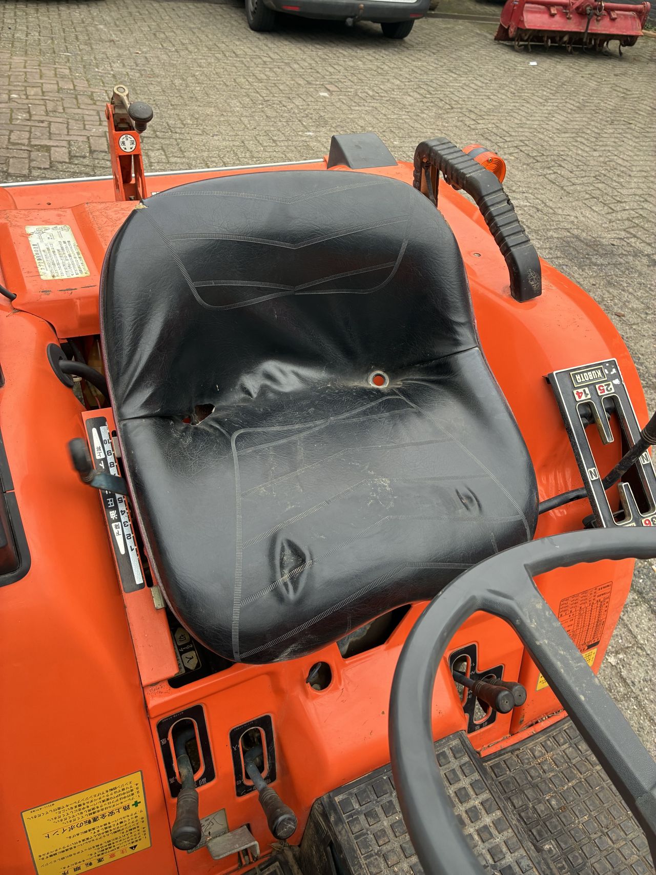 Kubota Bulltra b1-17 mini tractor met frees