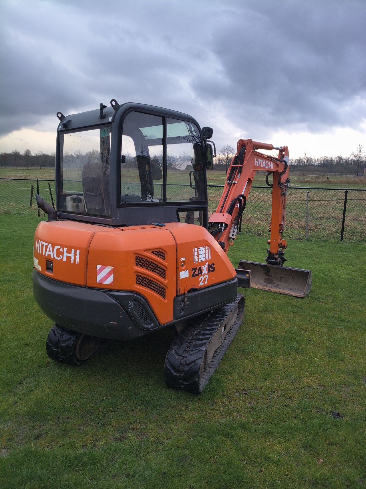 Hitachi zx27 2800 kg minigraver