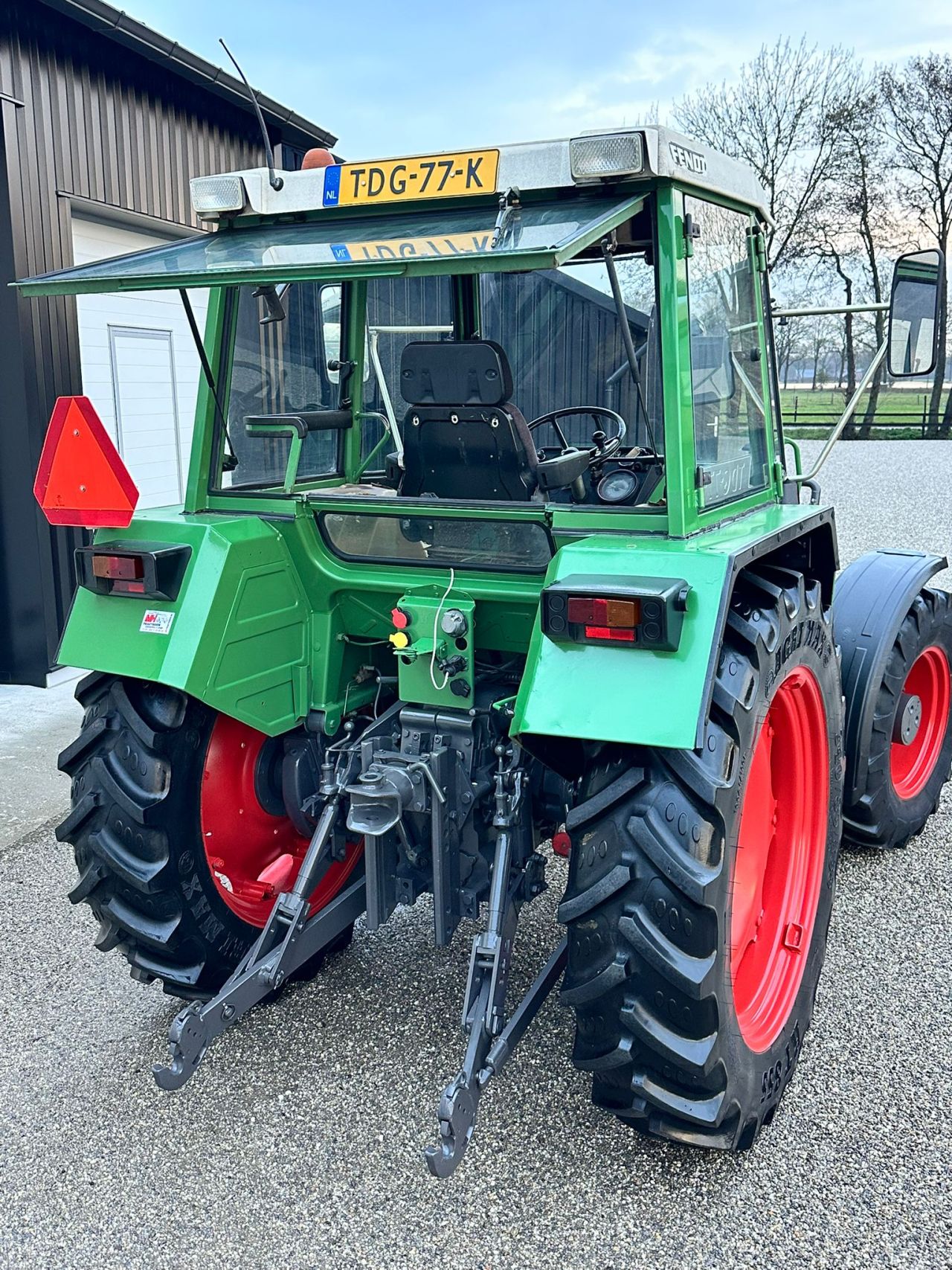 TE KOOP: zeer nette FENDT 305 LS