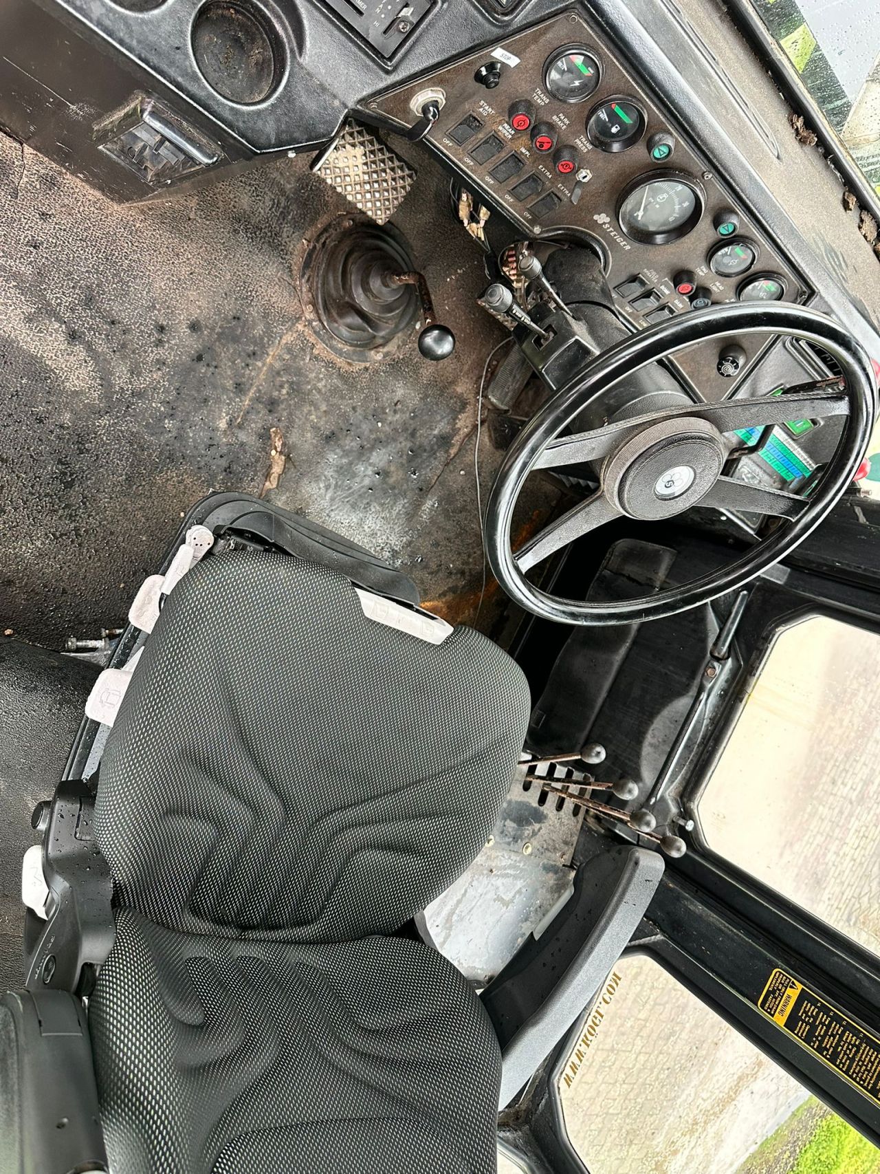 TE KOOP: zeer nette STEIGER ST325