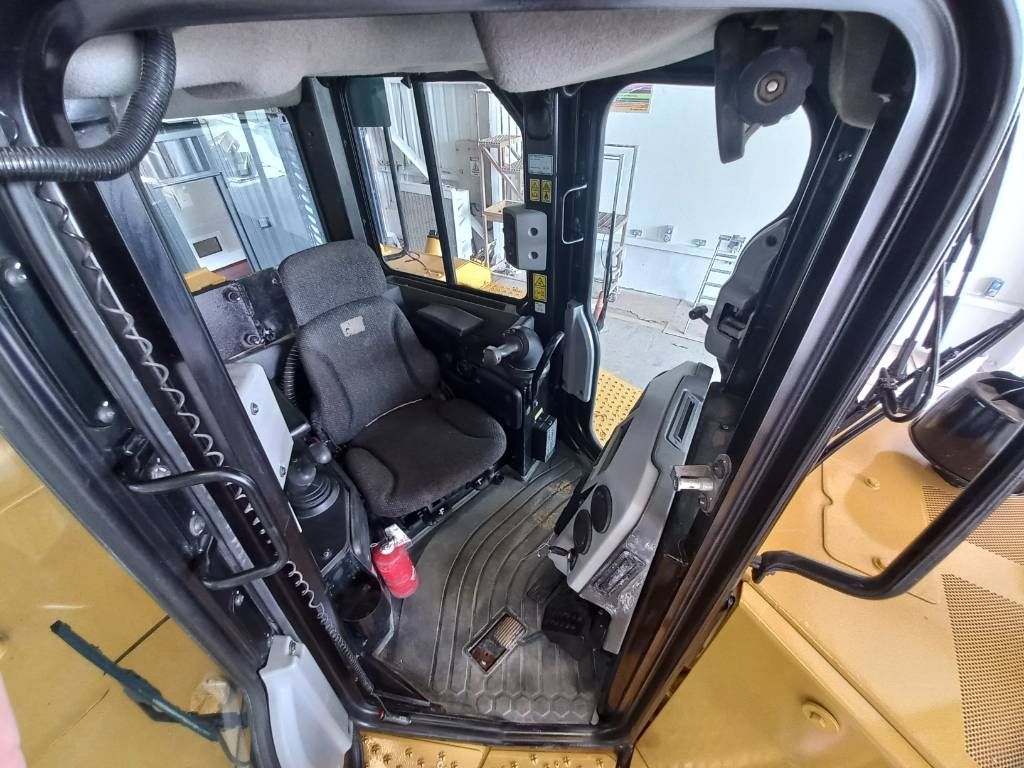 CAT D8T (Jebel Ali Free Zone)