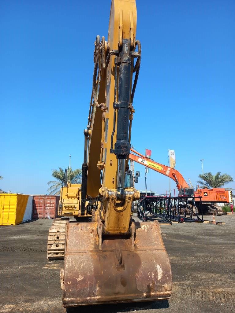 CAT 350 (Abu Dhabi)