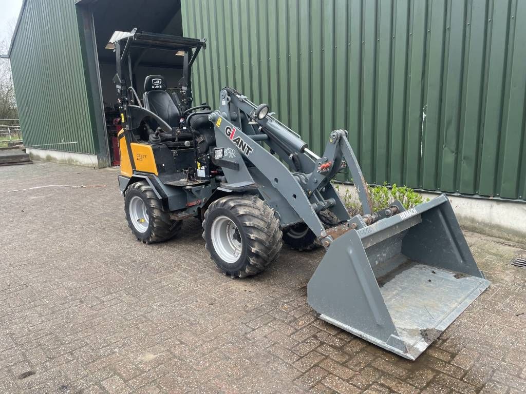 GiANT 337 shovel loader