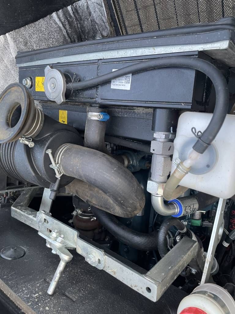 GiANT 337 shovel loader