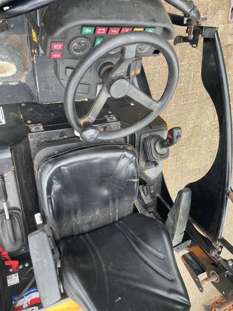 GiANT 337 shovel loader