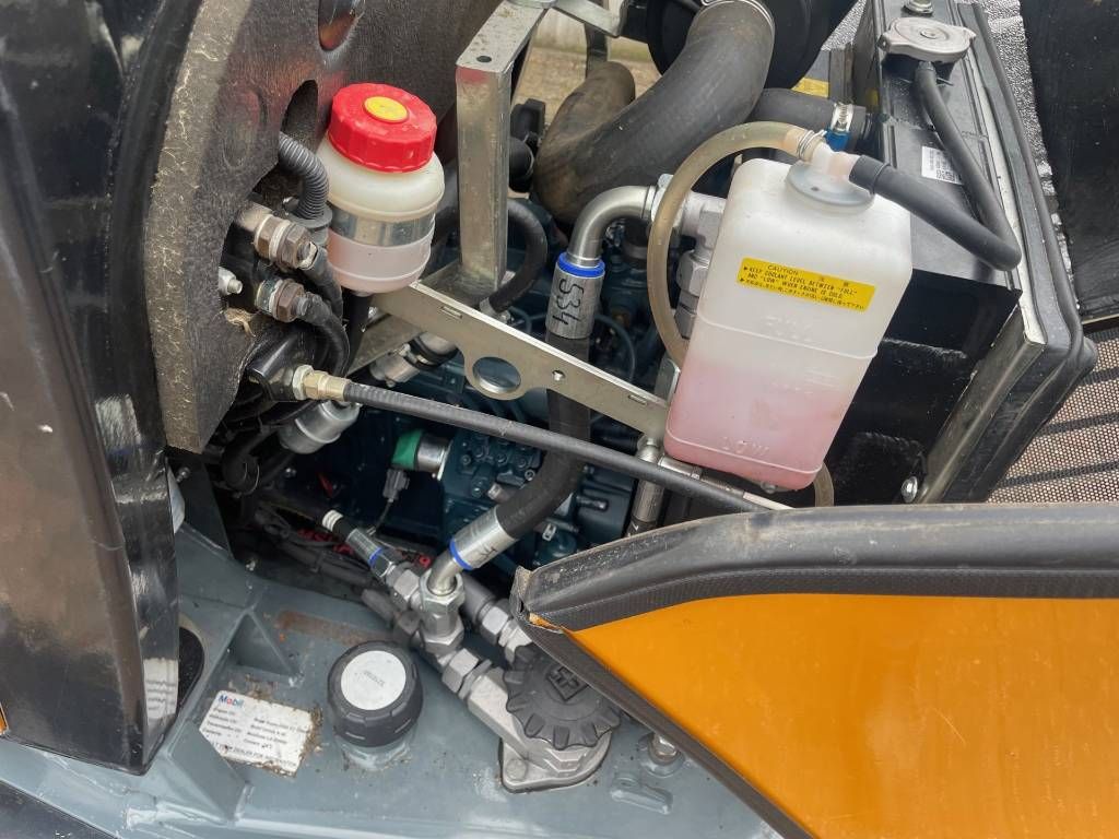 GiANT 337 shovel loader