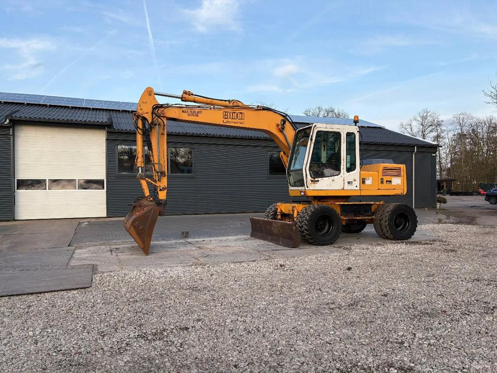 Liebherr A900 litronic