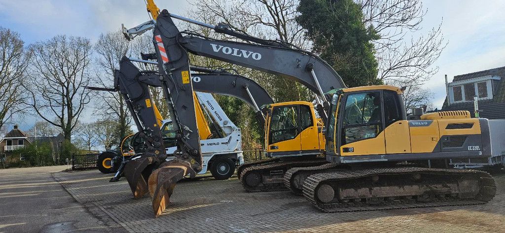 Volvo EC220 DL