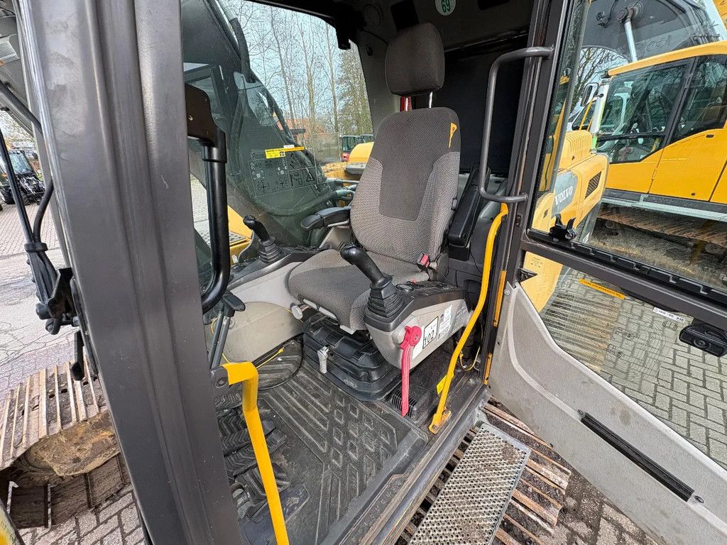 Volvo EC220 DL