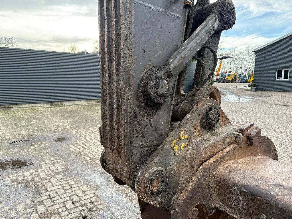Volvo EC220 DL