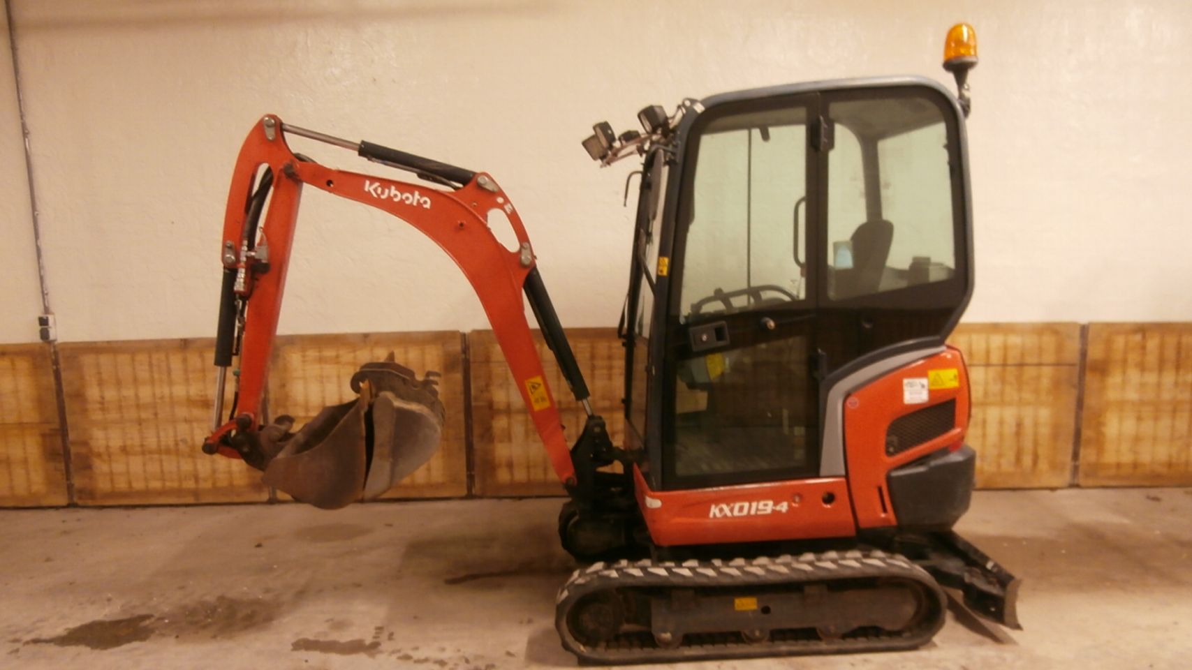 Kubota 19-4 3712 uur €15750,00