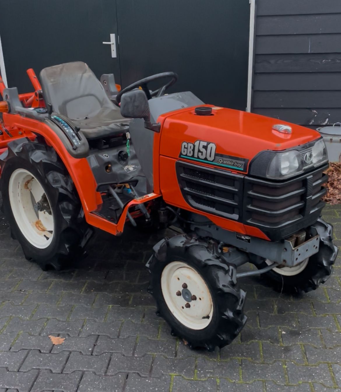 Te koop: minitractoren van 15 tot 30 PK, inclusief grondfrees