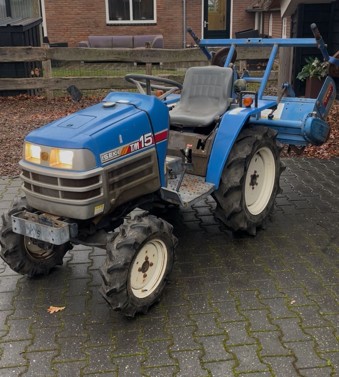 Te koop: minitractoren van 15 tot 30 PK, inclusief grondfrees