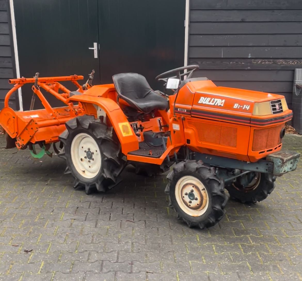 Te koop: minitractoren van 15 tot 30 PK, inclusief grondfrees