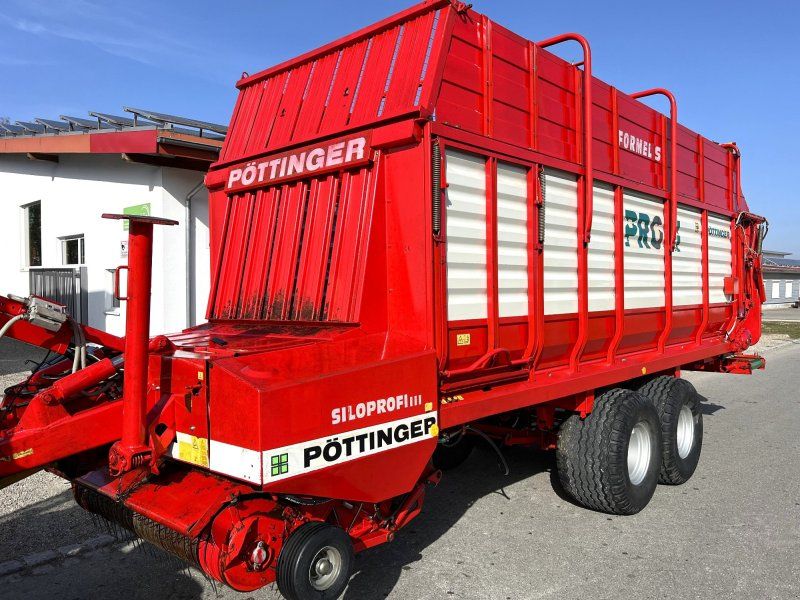 Pöttinger Siloprofi 3 D mit Querförderband und 500-er Breitreifen