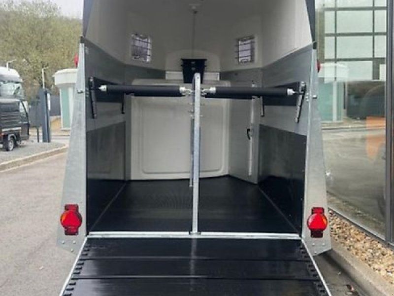 Humbaur Xanthos 2400 mit Aerobug 2,4t. Alu SK