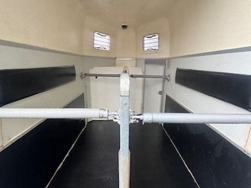 Humbaur Rapid Plus Pferde Holz/Poly Sattelkammer 2t.