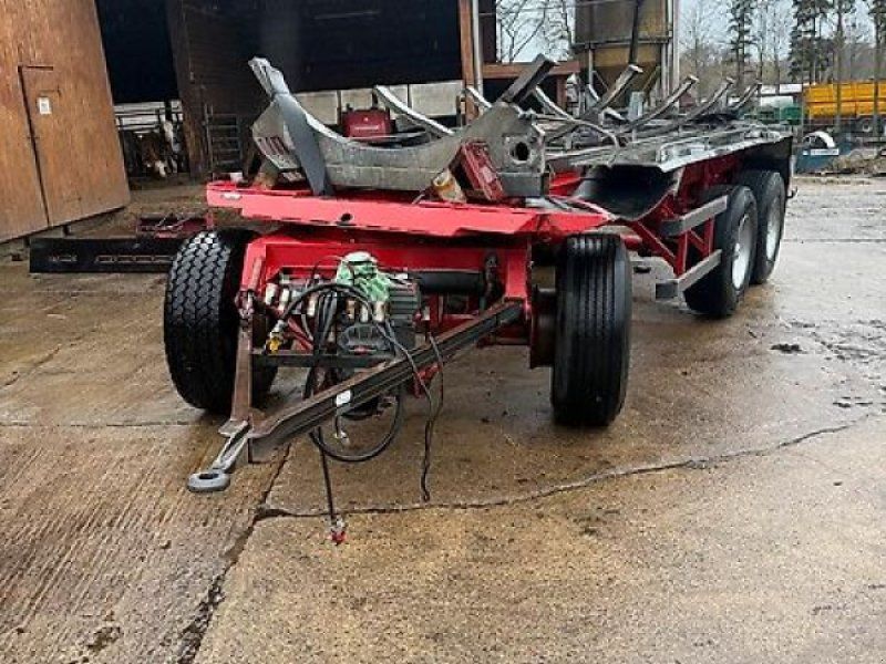 Zubringer Trailer Gülle Fahrgestell 18m³ Güllefass Güllewagen