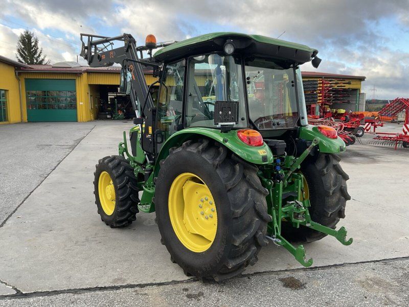 John Deere 5075E
