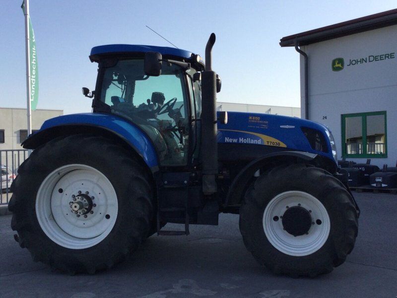 New Holland T 7030